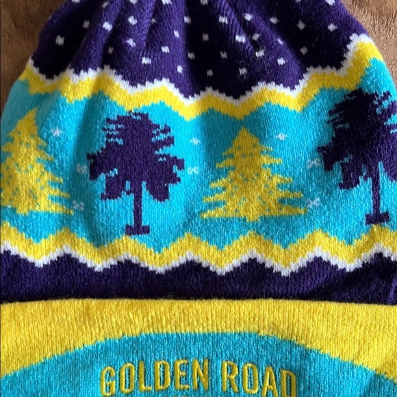 Like new 💜💛💙 adult Unisex Knit fleece lined beanie pom-pom hat - Picture 8 of 9